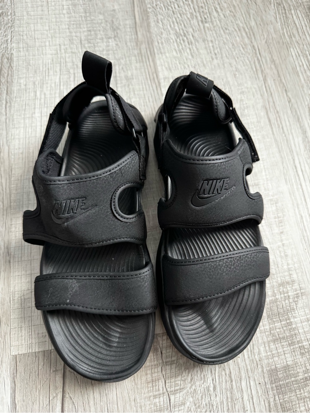 Nike womens Black Adjustable Hook-and-Loop Sport Sandals